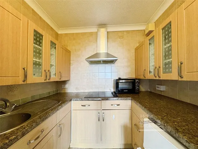 Crocker Street, Newport, PO30, photo 3