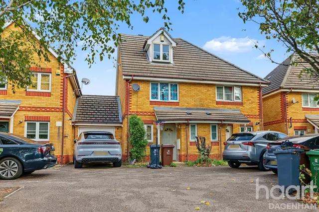 Galleons Drive, Barking, IG11, photo 1