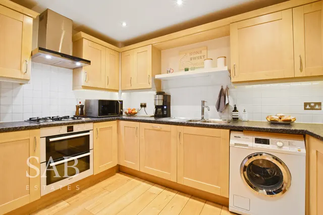 Greenford Road, UB6, photo 3