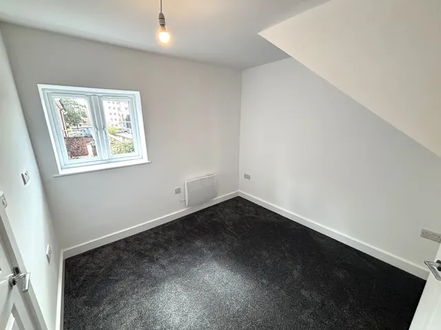 High Street, Gosport, PO12, photo 3