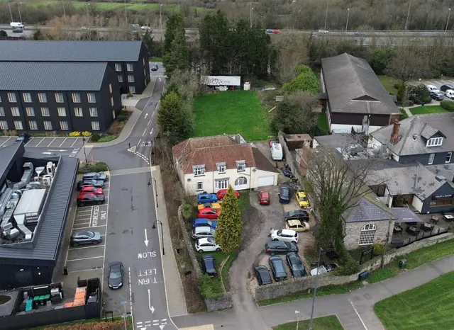 Little Orchard, Cribbs Causeway, Almondsbury, Bristol, BS10 7TL, photo 1