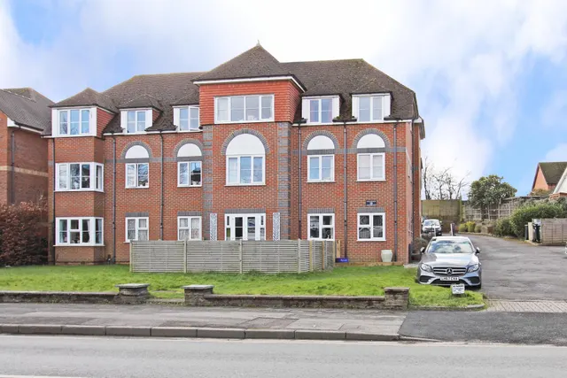 Photo 3 — Andover Road, Ludgershall, SP11