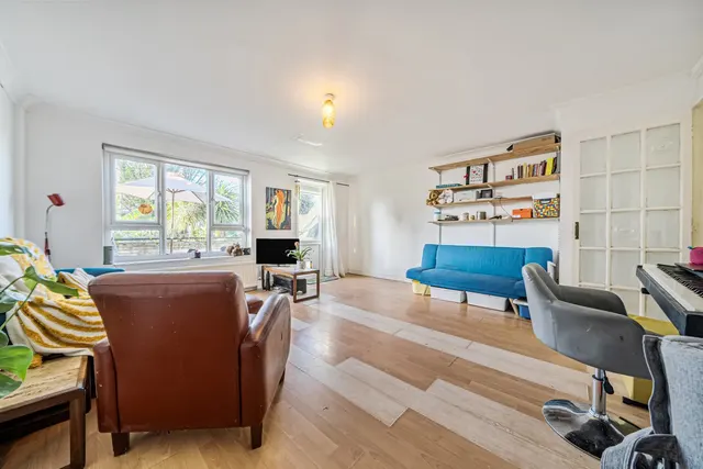 Dutton Street, SE10, photo 1