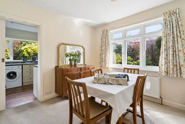 Photo 3 — Chalklands, Bourne End SL8 5TJ