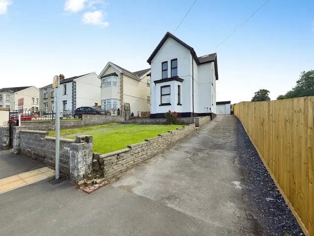 Gorseinon Road, Penllergaer, SA4, photo 1