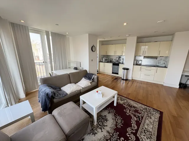 Hayes Apartments, Cardiff, CF10, photo 3