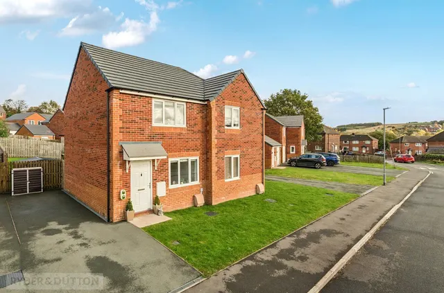 Spring Mill Avenue, Whitworth, OL12, photo 1