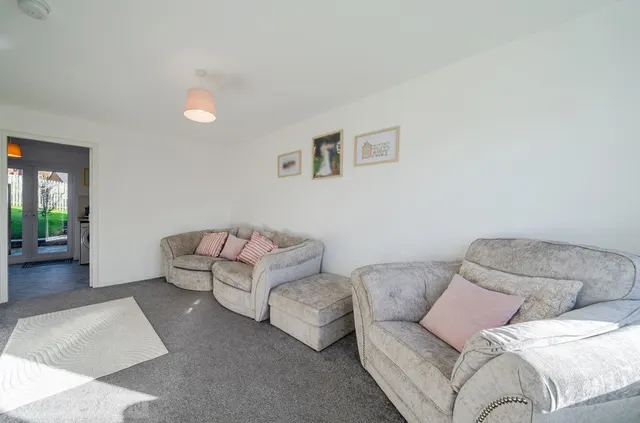Spring Mill Avenue, Whitworth, OL12, photo 3