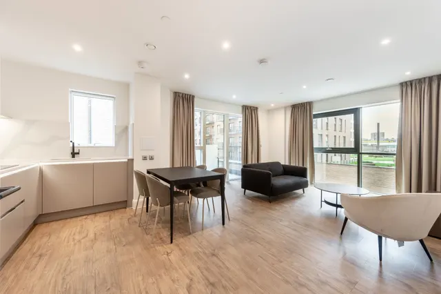 London, NW9, photo 1