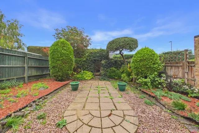 Edges Court, Moulton, NN3, photo 2