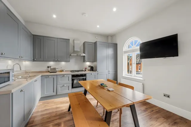Replingham Road, London, SW18, photo 1