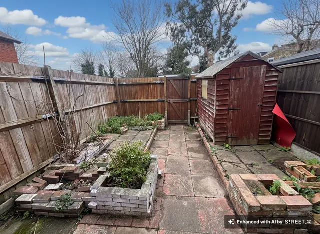 Photo 2 — Flat 5, The Gables, London, 125 Harrow Road, E11 3PX