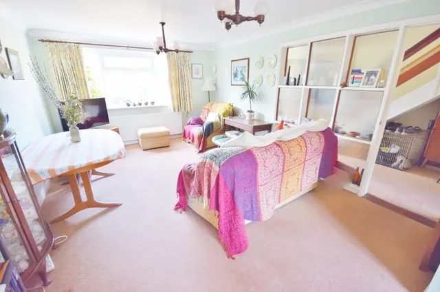 Photo 3 — Victoria Gardens, Fordingbridge, SP6 1DJ