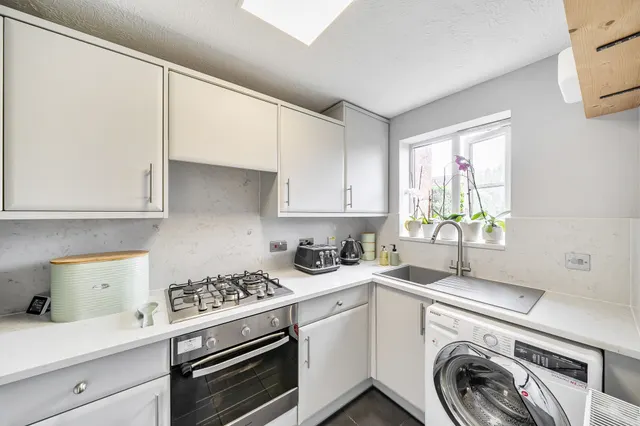 Photo 2 — Thellusson Way, Rickmansworth, WD3