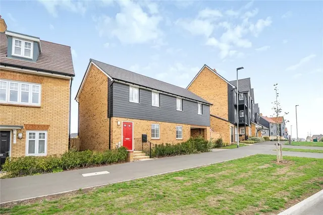 Southern Cross, Wixams, MK42, photo 2