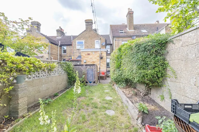St. Johns Road, Faversham, ME13, photo 3