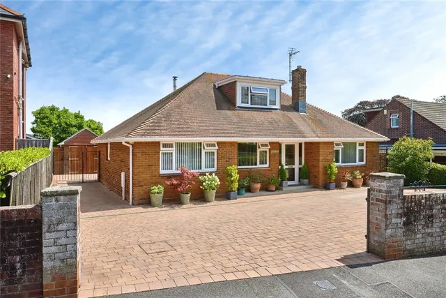 St. Johns Road, Newport, PO30, photo 1