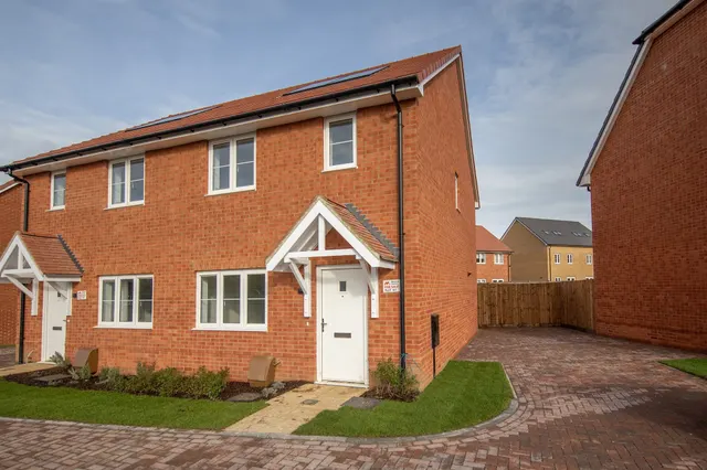 Meadow Gardens, Clacton-On-Sea, CO16, photo 1