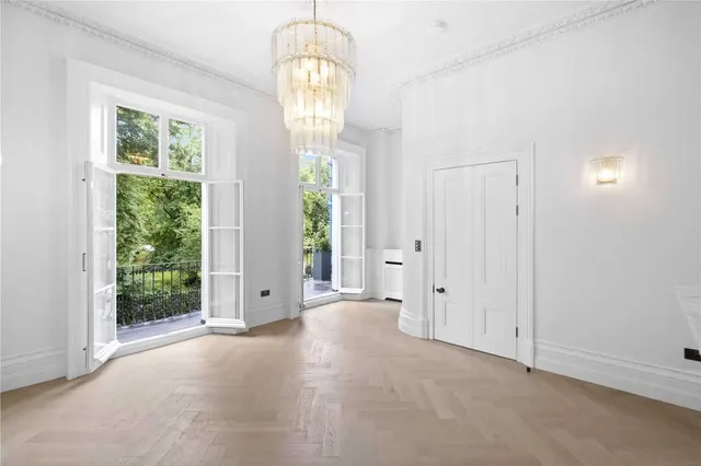 Royal Crescent, Holland Park, London, W11 4SL, photo 1
