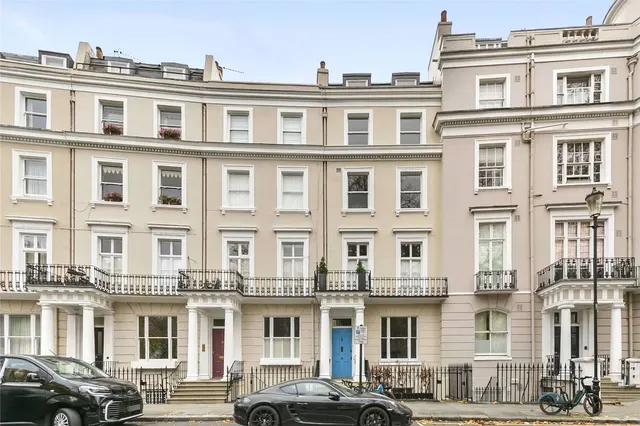 Photo 2 — Royal Crescent, Holland Park, London, W11 4SL