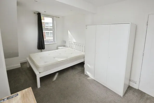 Cypress Avenue, Whitton, TW2, photo 3