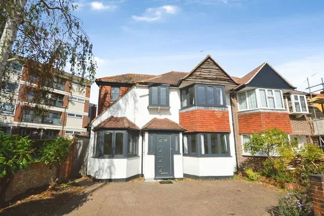 Cypress Avenue, Whitton, TW2, photo 1