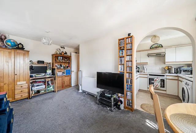 Photo 2 — Kingfisher Way, London, NW10 8TQ