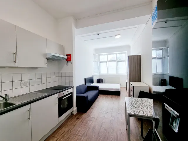 Burnside Road, G7 Dagenham, RM8, photo 1