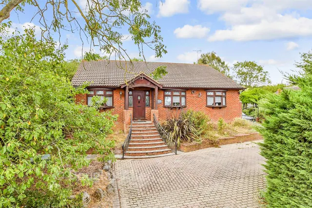 Old Hill Avenue, Langdon Hills, SS16, photo 1