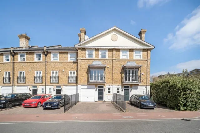 Trinity Church Road, Barnes, SW13, photo 1