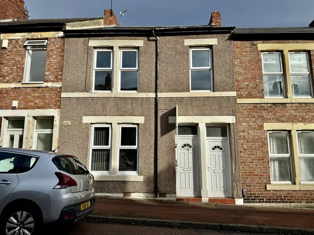 2 bedroom flat, Hillfield Street, Gateshead