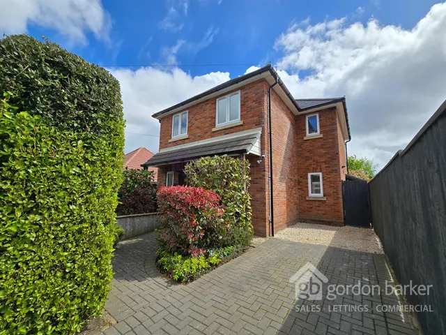 Weymans Avenue, Bournemouth, BH10 7JN, photo 1
