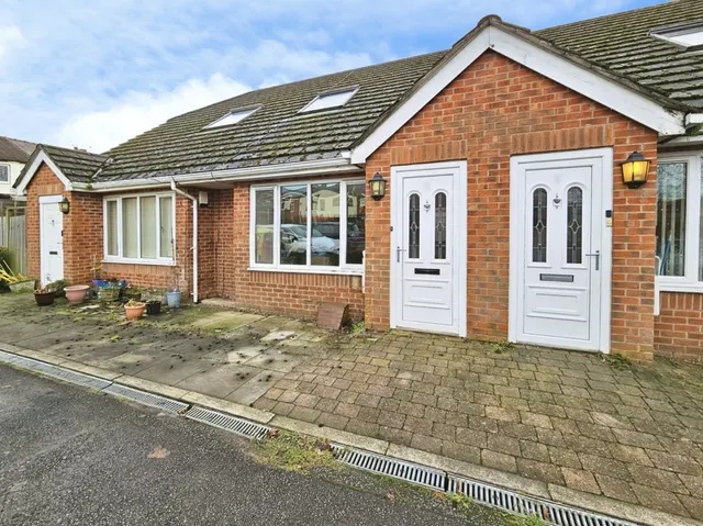 Norfolk Gardens, Heywood, photo 1