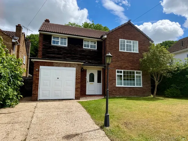 Cherry Tree Road, Beaconsfield HP9 1BD, photo 1