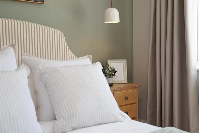 Reynolds Place, Ashtead, KT21, photo 3