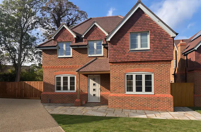 4 bedroom house, Reynolds Place, Ashtead, KT21