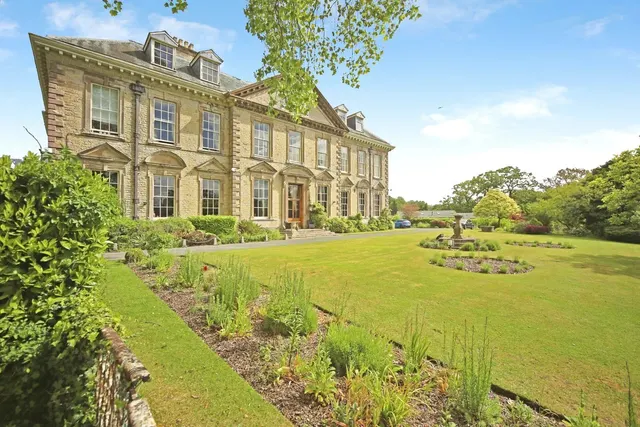 The Lawns, Wootton Hall, B95, photo 2