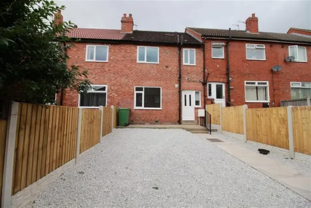 Hough Lane, Bramley, LS13, photo 3