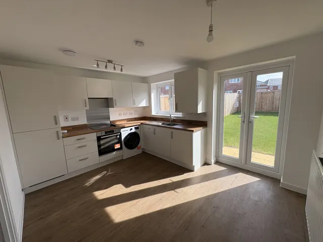 Trones Wood Lane, Widnes, WA8, photo 3