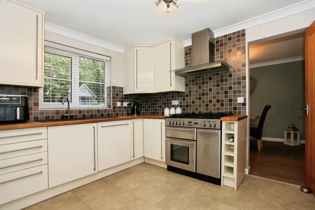 Waterfall Gardens, Newborough, PE6, photo 2