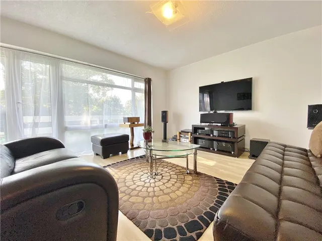 Staines Road, Twickenham, TW2, photo 2
