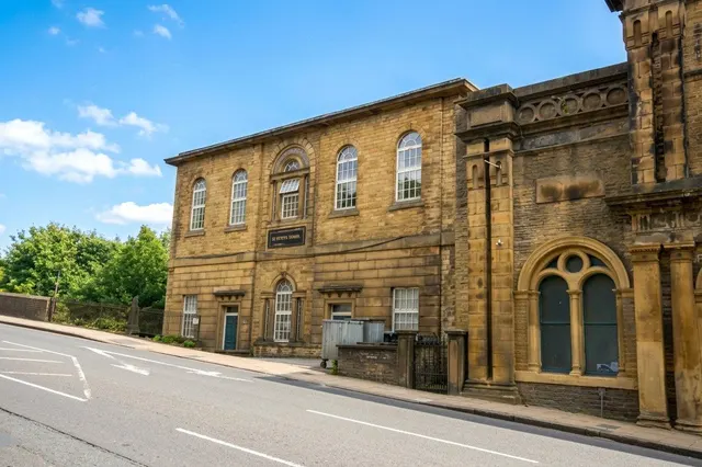 Bolton Brow, Sowerby Bridge, HX6, photo 1