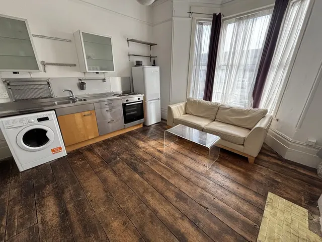 Selhurst Road, South Norwood, photo 1