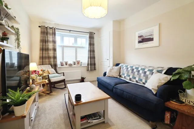 Clos Coed Bychan, Cardiff, CF5, photo 3