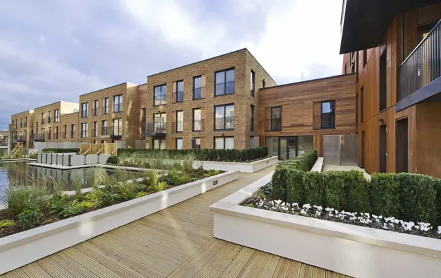 Grand Canal Avenue, Surrey Quays, photo 1