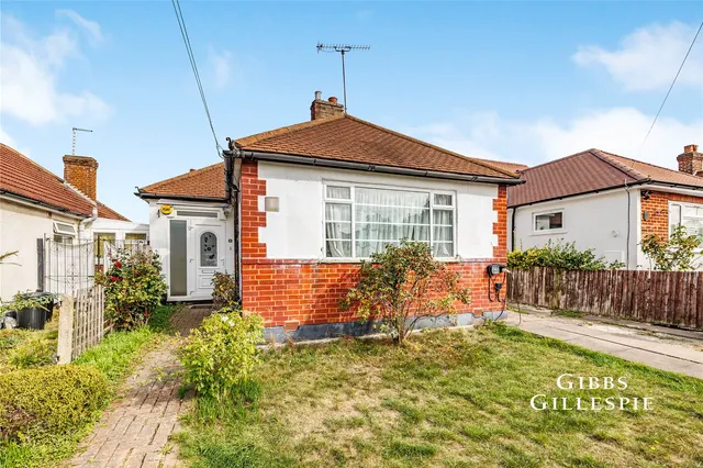 Woodford Crescent, Pinner Fees Apply, HA5, photo 1