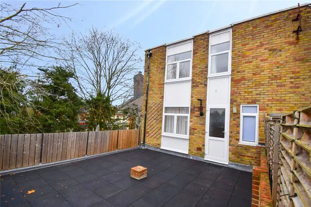 Grand Parade, Station Road, Hook, RG27 9HF, photo 1