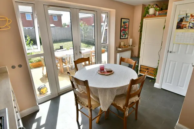 Samways Close, Wimborne, BH21, photo 3