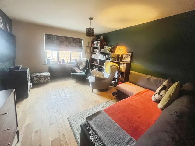 Photo 3 — Royal Close, Basingstoke, Hampshire, RG22 4XE