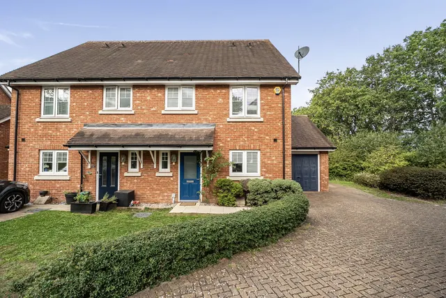 Newick Way, East Grinstead, RH19, photo 1